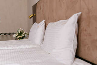 Гостиница Дали Кисловодск Полу люкс с одной большой кроватью-2