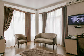 Гостиница Дали Кисловодск Полу люкс с одной большой кроватью-1